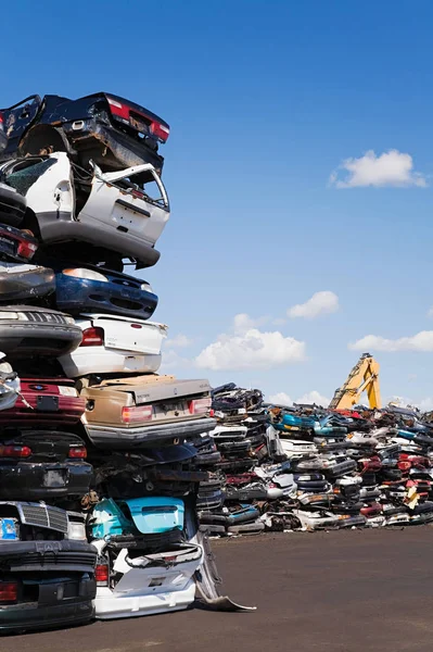 Cars in scrap yard — Stock Photo, Image