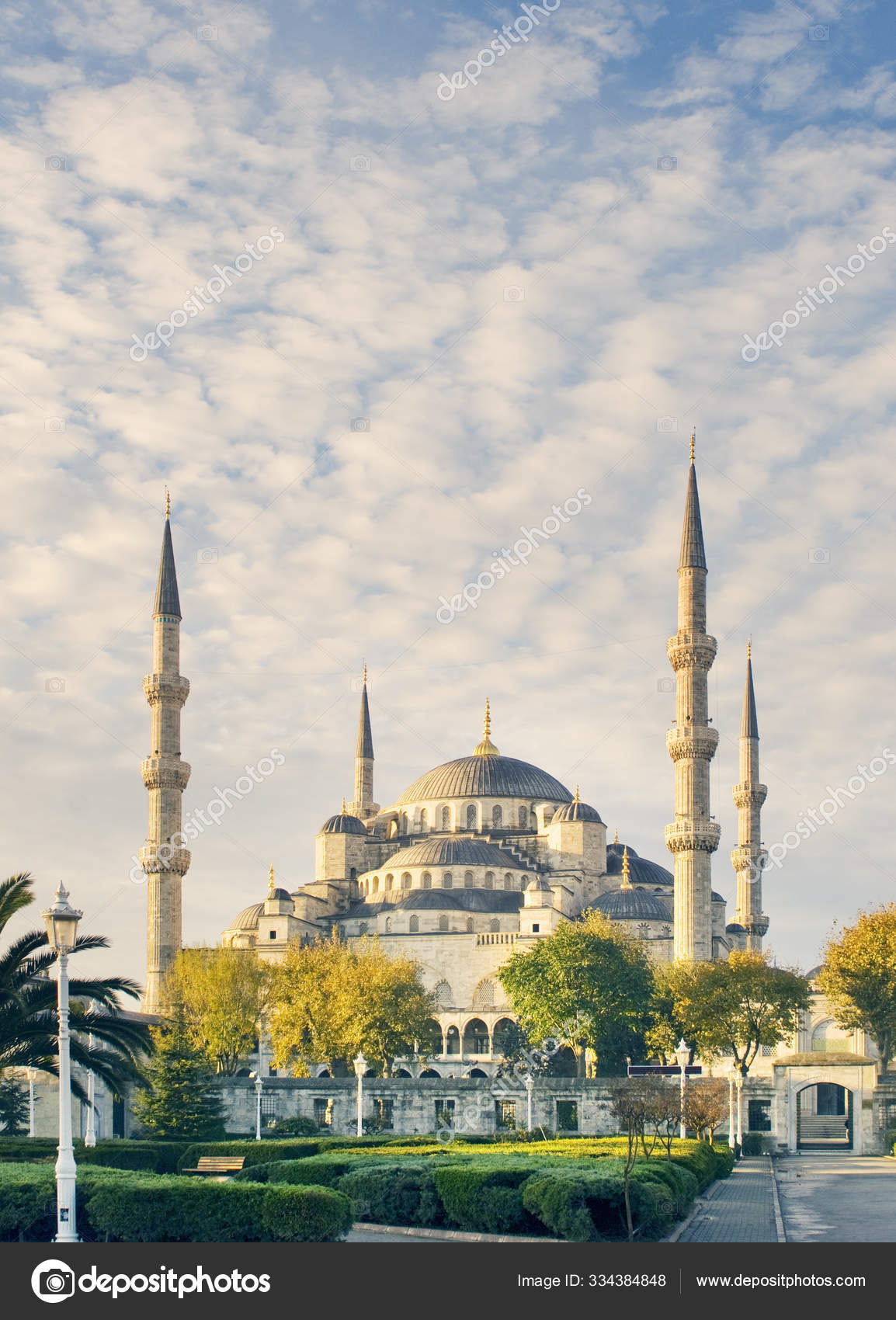 Mezquita Azul: Un Legado de Esplendor - Manzana Tours, image size:1154x1700