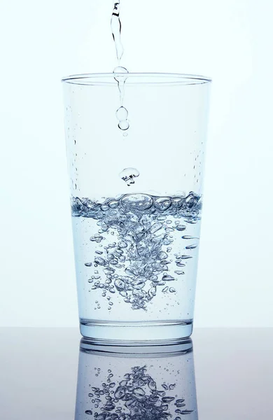 Hälla Vatten Glas — Stockfoto