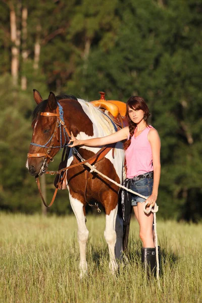 Mujer Caminando Caballo Bosque —  Fotos de Stock