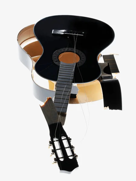 粉身碎骨的吉他白色背景 — 图库照片
