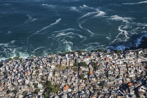 Luftaufnahme Von Bäumen Und Überfüllten Favelas Vidigal Rio Janeiro Brasilien — Stockfoto