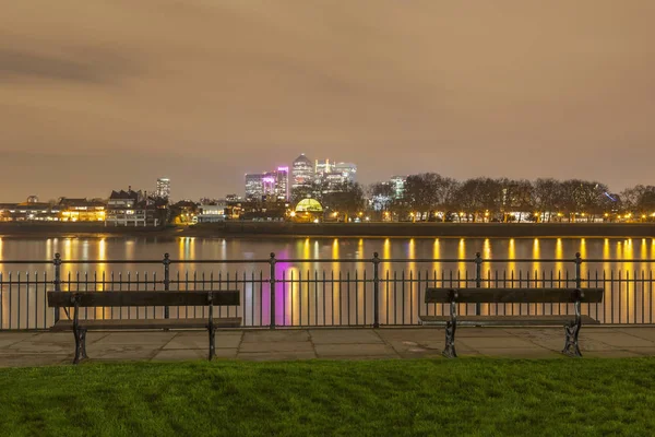 View of Canary Wharf and the Thames at night, London, United Kingdom — 스톡 사진