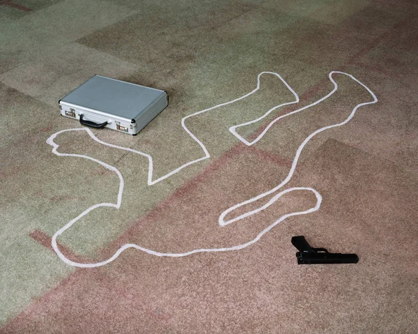 Chalk outline with gun and briefcase — 스톡 사진