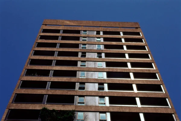 Apartamento Edifício Sobre Céu Azul — Fotografia de Stock