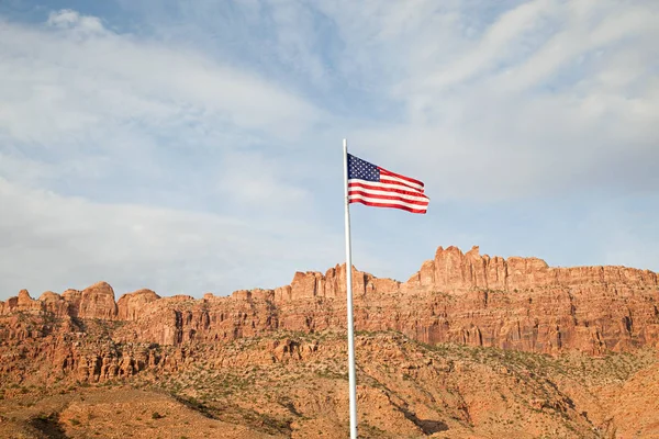 Αμερικανική σημαία και χρυσό μπαρ χείλος, Moab, Γιούτα, ΗΠΑ — Φωτογραφία Αρχείου