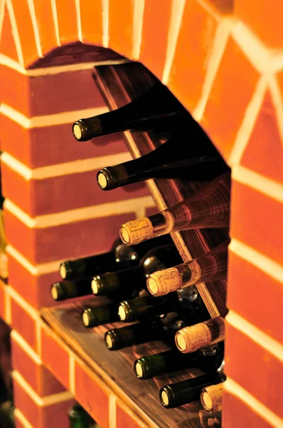 Şarap mahzeni şişeleri — Stok fotoğraf
