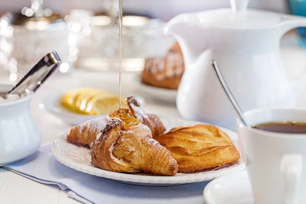 Croissants com açúcar em pó — Fotografia de Stock