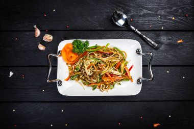 Çin salatası soya peyniri ve sebze