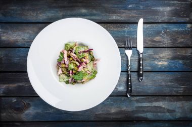 Sığır dili ve elma salatası