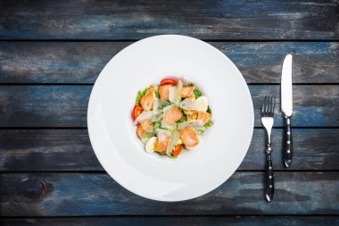 Somonlu Sezar salatası