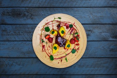 Ördek Confit Haşlanmış armut ile.