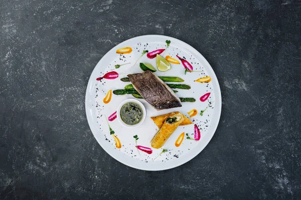 Kuşkonmaz ile black cod ve peynir tatlım-zencefil soslu fileto.