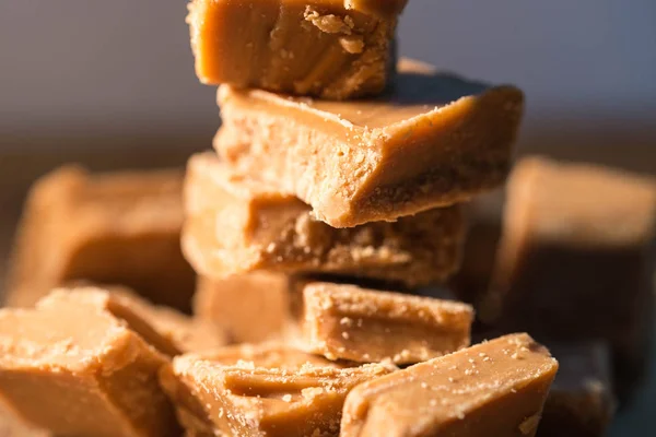 Gros plan de caramel maison dans une cuisine Image En Vente