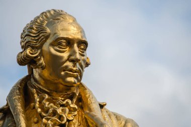 Matthew Boulton, James Watt ve William bronz heykeli yaldızlı 
