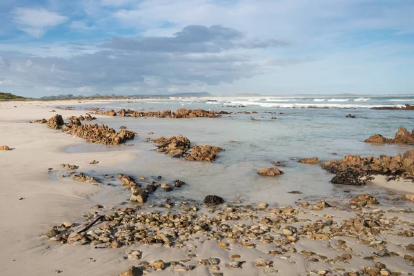 Piscina de marea en la playa de Pearly, Gansbaai, Sudáfrica —  Fotos de Stock
