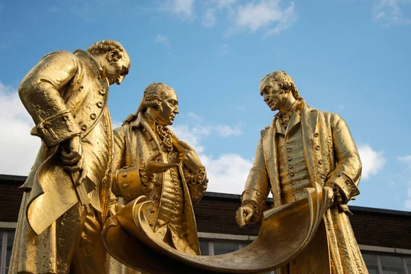 Statue of Matthew Boulton, James Watt, and William Murdoch by Wi — Stock Photo, Image