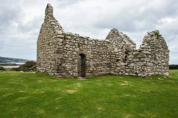 Capel Lligwy, yıkık bir şapel Anglesey, Kuzey Galler Rhos Lligwy yakın — Stok fotoğraf