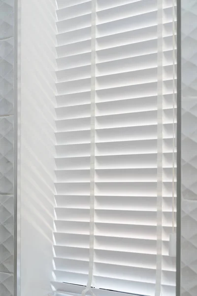 Witte houten moderne gordijn blind achtergrond — Stockfoto