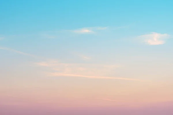 Güzel gökyüzü ve kabarık bulut arka plan, retro etkisi — Stok fotoğraf