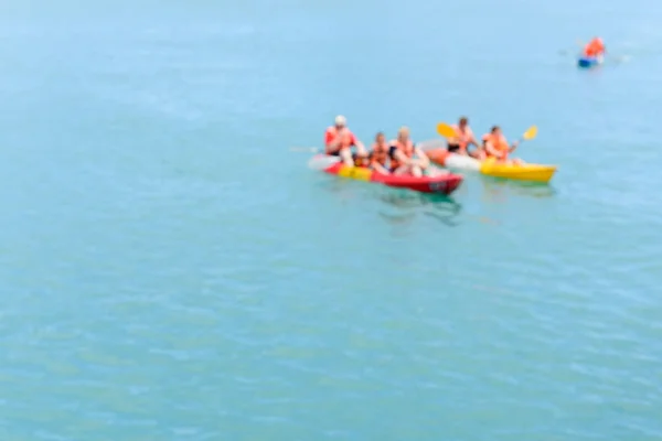 Blurred image of tourist kayaking in the Thai ocean with blue se — Stock Photo, Image