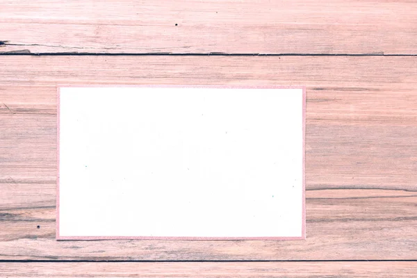 Blanko Notizblock auf Grunge-Retro-Holz Hintergrund — Stockfoto