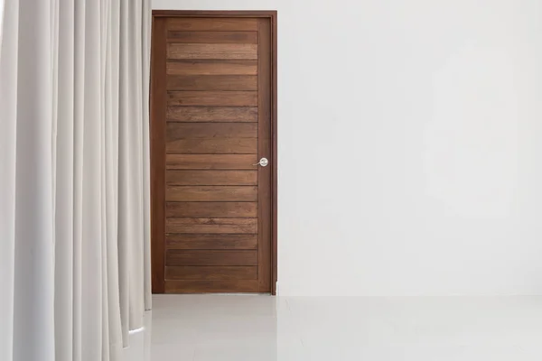 Bellissimo arredamento moderno soggiorno con porta in legno e grigio c — Foto Stock