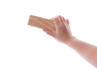 Kadın el beyaz izole kurulu silgi tutarak 