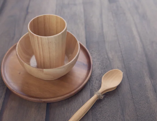 Ustensiles de cuisine en bois sur fond de table en bois grunge — Photo