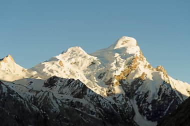 Kar ile kaplı Himalaya aralığının üst. Ladakh-India.retro styl