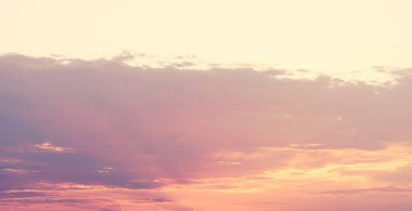 Günbatımı pastel güzel gökyüzü bulut arka plan