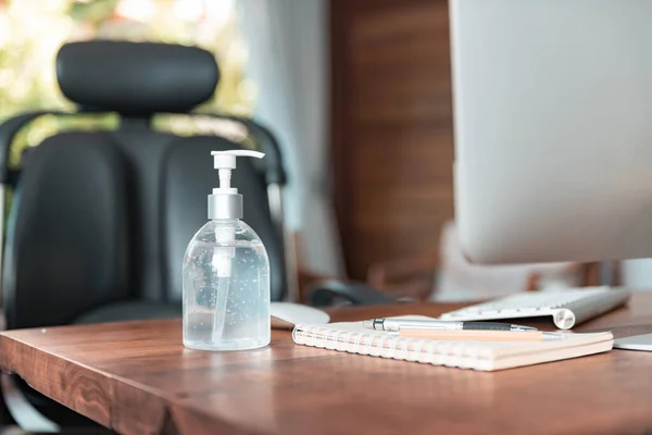 Arbeiten Sie Von Hause Aus Mit Hygiene Büro Mit Computer — Stockfoto