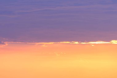 Dramatik ponoramik gökyüzü günbatımı arkaplanı