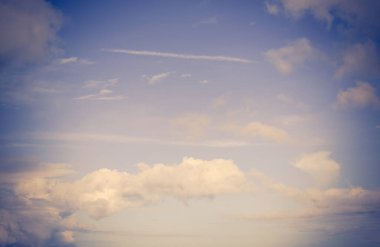 Akşam karanlığında klasik gökyüzü bulutu arkaplanı