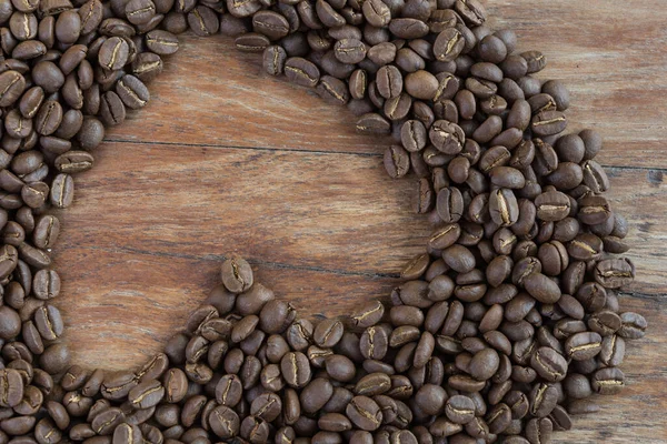 Chicchi Caffè Torrefatto Forma Cuore Fondo Grunge Legno — Foto Stock