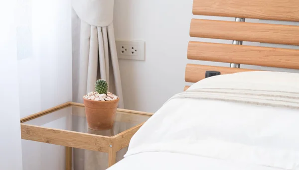 Cerrar Decoración Interior Dormitorio Blanco Con Maceta Cactus Mesa — Foto de Stock