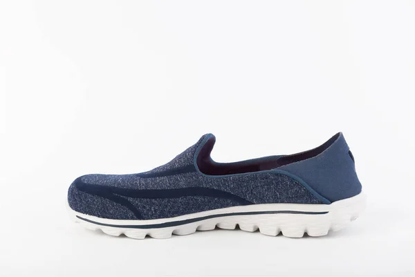 Scarpe Sportive Alla Moda Blu Sfondo Bianco — Foto Stock