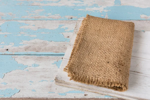 Sackcloth Auf Grunge Blau Und Weißes Holzhausen — Stockfoto