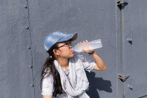 Cute Asian Girl Trendy Style Drinking Water Sunny Day — Stock Photo, Image