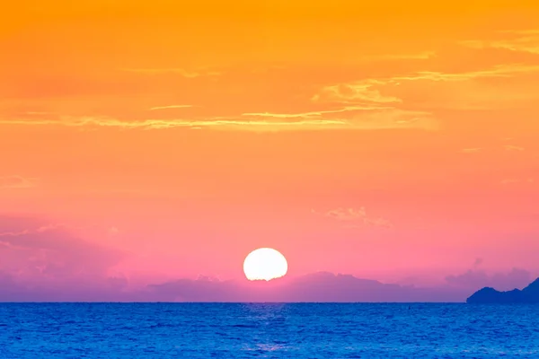 Dramática Playa Ponorámica Cielo Puesta Del Sol Fondo —  Fotos de Stock