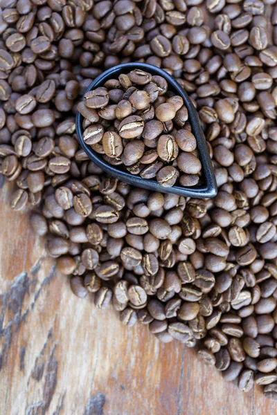 Roasted Coffee Beans Black Bow Grunge Wooden Background — Stock Photo, Image