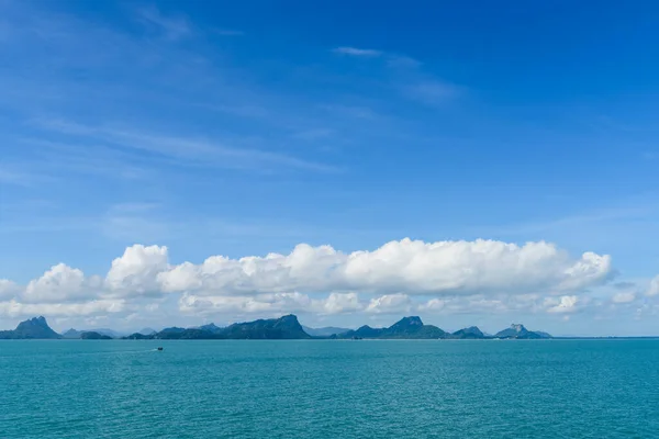 Summer Seascape Blue Sky Big White Cloud Background — Stock Photo, Image