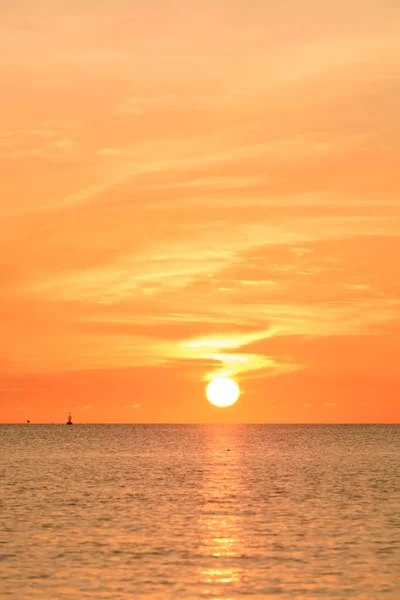 美丽的热带海滩日落 金色的背景 Koh Samui泰国 — 图库照片