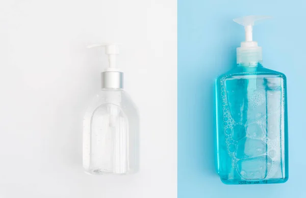 Weiße Und Blaue Flaschen Desinfektionsmittel Oder Flüssigseife Zur Händehygiene Zum — Stockfoto