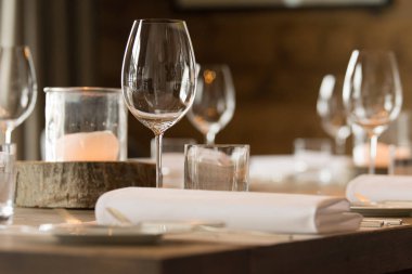 Zarif bir şekilde dekore edilmiş tablo 