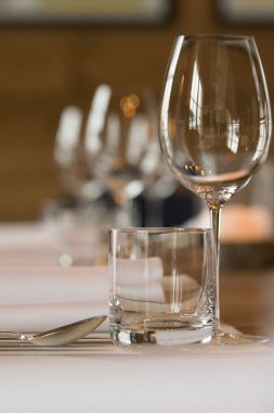 Zarif bir şekilde dekore edilmiş tablo 