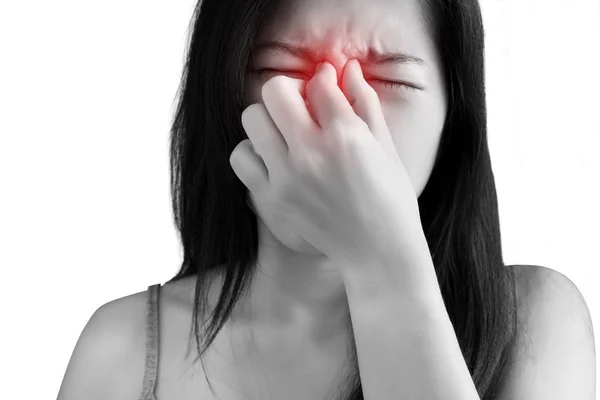 Bolavý zub příznak v ženě izolovaných na bílém pozadí. Ořezová cesta na bílém pozadí. — Stock fotografie