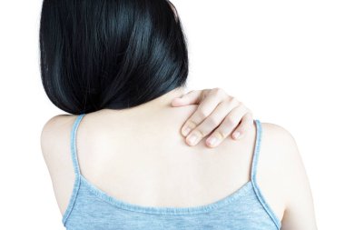 Sırt ağrısı veya acı verici bir kadın beyaz arka plan üzerinde izole omzundan. Beyaz arka plan üzerinde kırpma yolu.