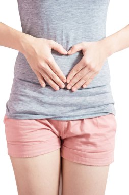 Beyaz arka plan üzerinde izole bir kadın mide ağrısı. Beyaz arka plan üzerinde kırpma yolu.