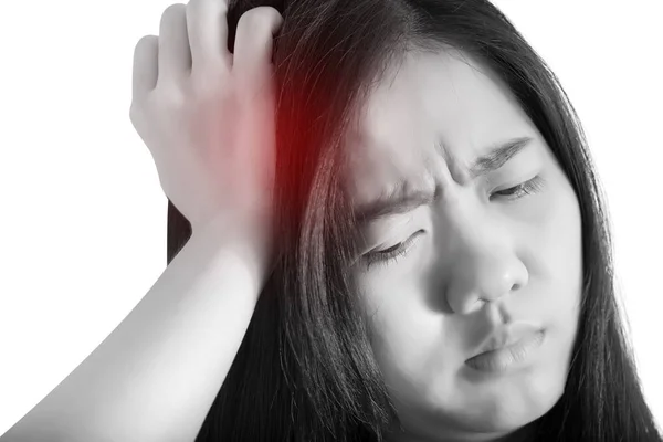 Sintoma de dor de cabeça em uma mulher isolada em fundo branco. Caminho de recorte no fundo branco . — Fotografia de Stock